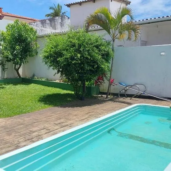 Confortável casa 3d com piscina, ideal para 6 pessoas 650 mt Praia, hotel a Florianópolis