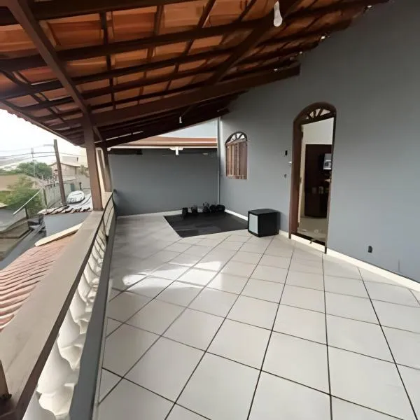 Bela casa 3 quartos perto do Buritis, hotel in Belo Horizonte