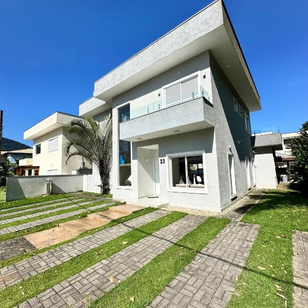 Casa Alto Padrão em Ubatuba em Condomínio