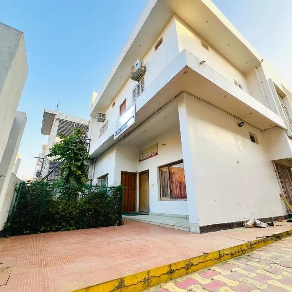 Vivanta Home Stay, hotel v destinaci Ayodhya