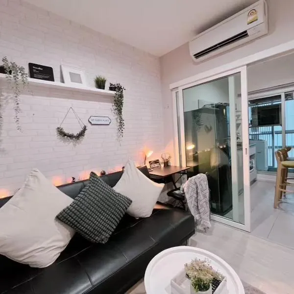 1BR Walk 1min to BTS 3min Mall Tapra WiFi 500MB: Bangkok'ta bir otel