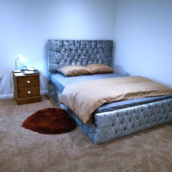 Large Room 3, hotel v destinaci Fairlop Station