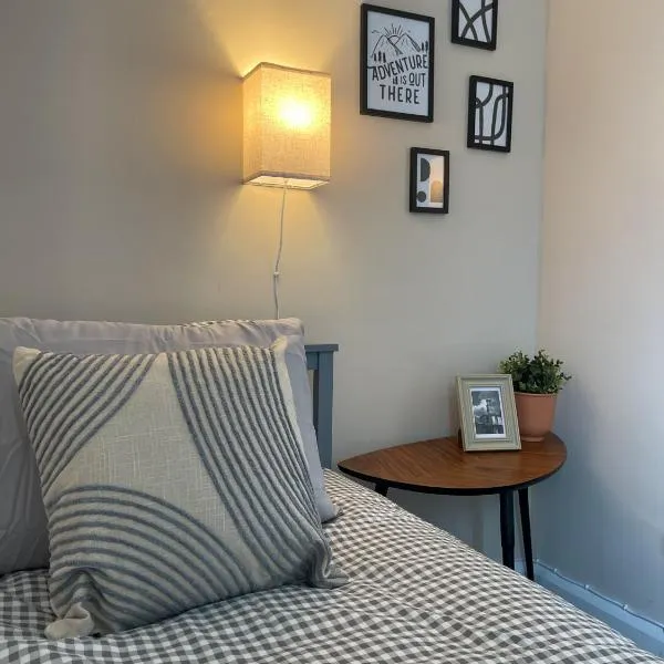 The Studio Apartment, Sleeps 4, Town Centre, hotel in Brampton