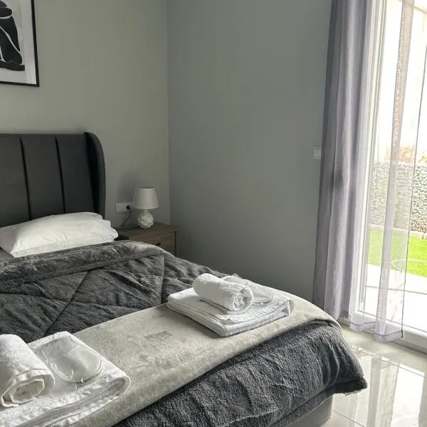 Deluxe Stay Villas, hotel Mikrokhórion városában