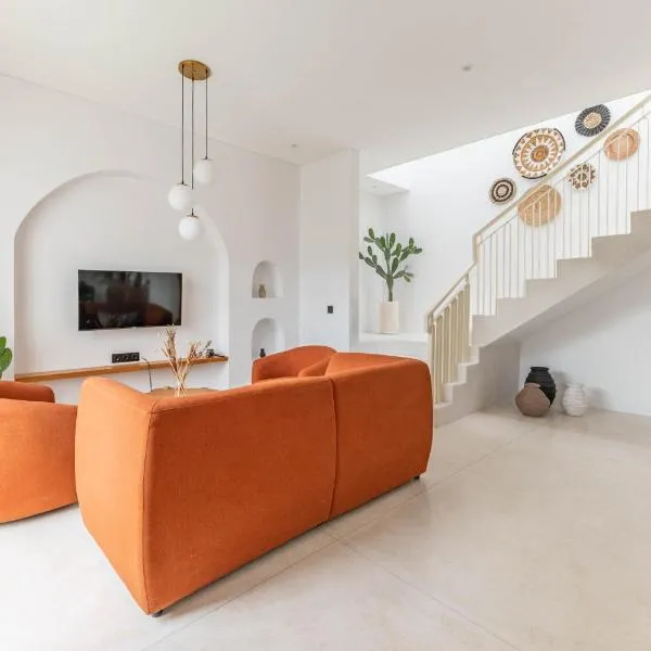 Villa Nathan - Baying Mansion 2 BR Villa with Mediterranean Style, hotel di Badung