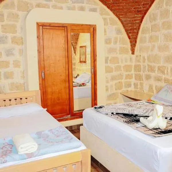Tebtunis Hotel, hotel em Qaryat at Ta‘mīr as Siyāḩīyah