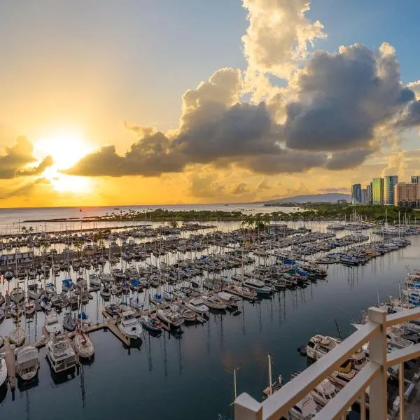 Oceanfront Renovated Getaway in Waikiki, hotel v Honolulu