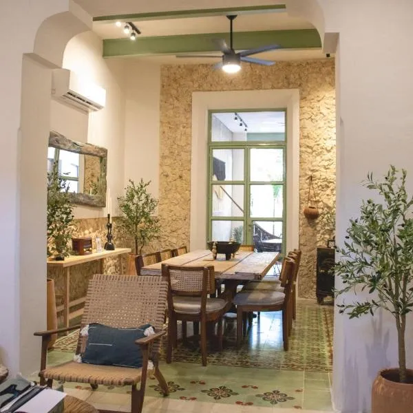 Casa Santa Ana Centro Mérida, hotel in Mérida