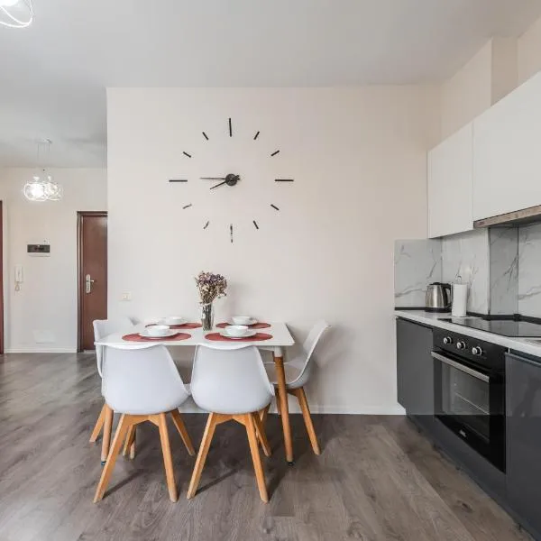 New Boulevard Condo / 10' walk from Tirana Center, hotel in Tirana