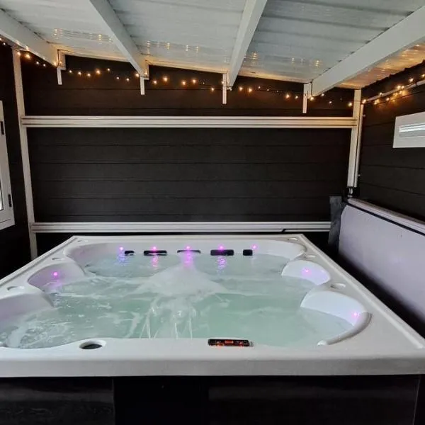 La Béroline, maison avec jacuzzi près de Honfleur، فندق في Conteville