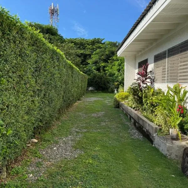 Shalom Suite 2, Manor Park, hotel v destinaci Kingston