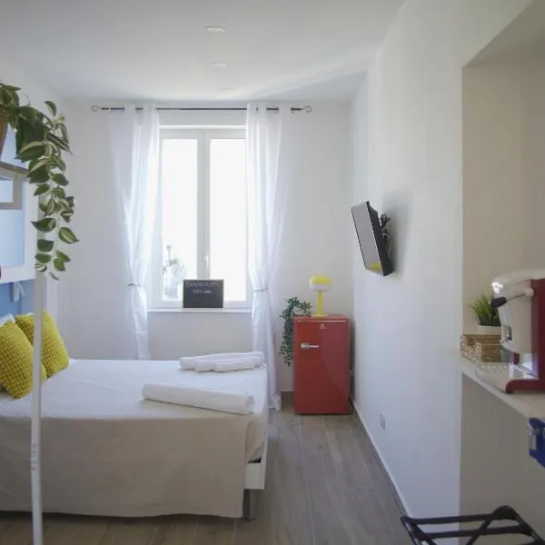 Bacoli Elegant Suite - Central & Minimal Design, hotel v destinaci Bacoli