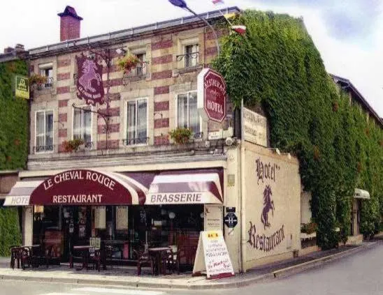 Logis Le Cheval Rouge, hotel in Vienne-le-Château