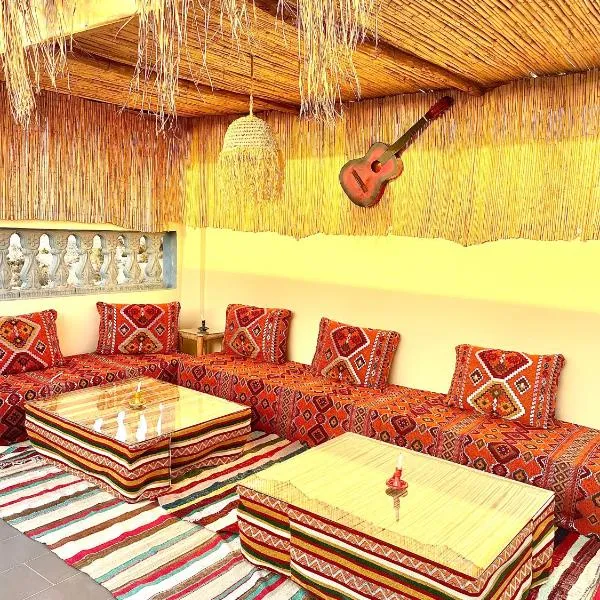 Waveside Hostel, hotel v destinaci Tamraght Ou Fella
