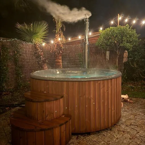 Ma cabane à oiseaux avec bain Nordique en supplément, hotel in Saint-Médard-en-Jalles