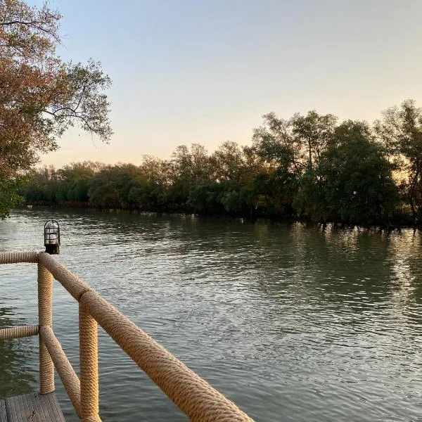 rimbaymangrove resort, hotel di Ban Khlong Tamru