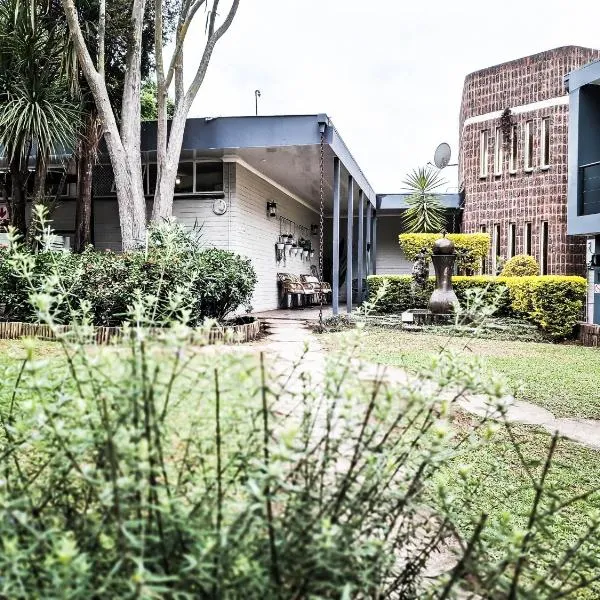 B at Home Guest House, hotel v destinaci Piet Retief