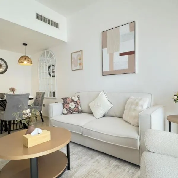 Trendy 1BR in Mangrove Place for 3 Guests in Al Reem, hotel v destinaci Abu Dhabi