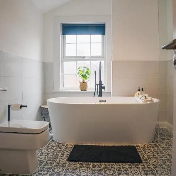 Charming 2-Bedroom home in Leamington Spa, hotelli kohteessa Leamington Spa