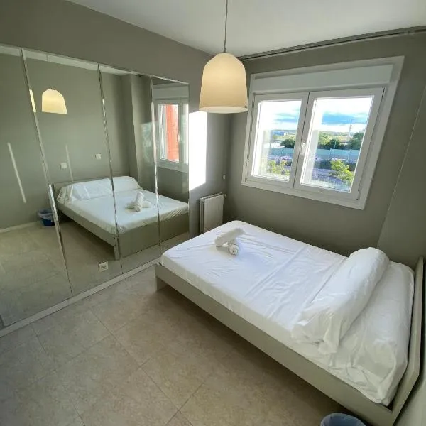 Habitación con baño compartido NO FUMADORES y gente no ruidosa, hotel v destinaci Getafe