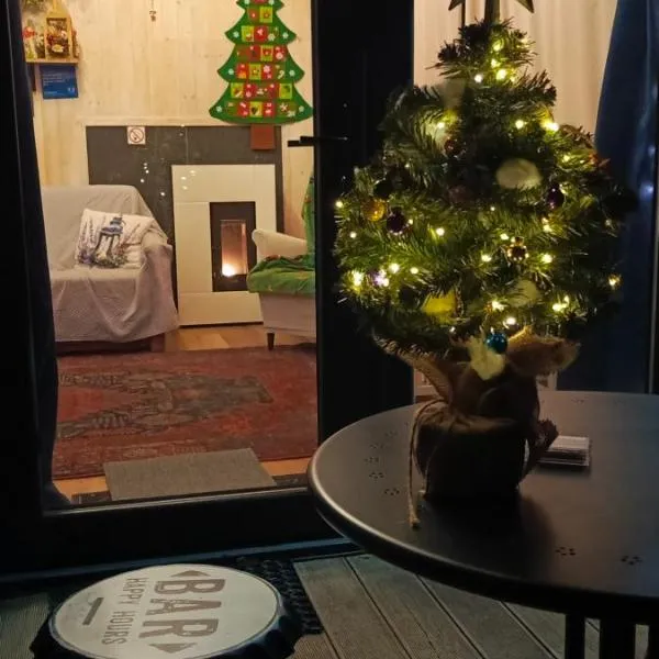 Domek Mazurski całoroczny na jeziorem z sauną，位于帕瑟姆的酒店