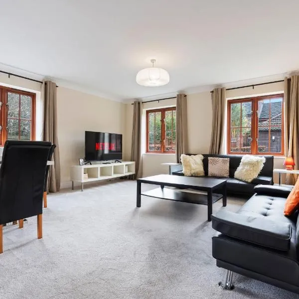Cozy 2bed flat with free parking near Willen Lake in Milton Keynes, viešbutis Milton Keinse