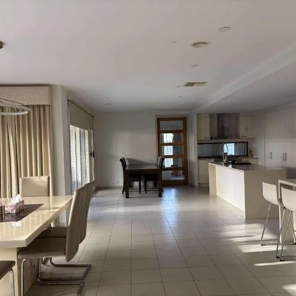 Lakeside House in Manor Lakes, hotel v destinaci Wyndham Vale
