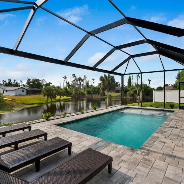 The perfect retreat with canal view, hotel em Port Charlotte