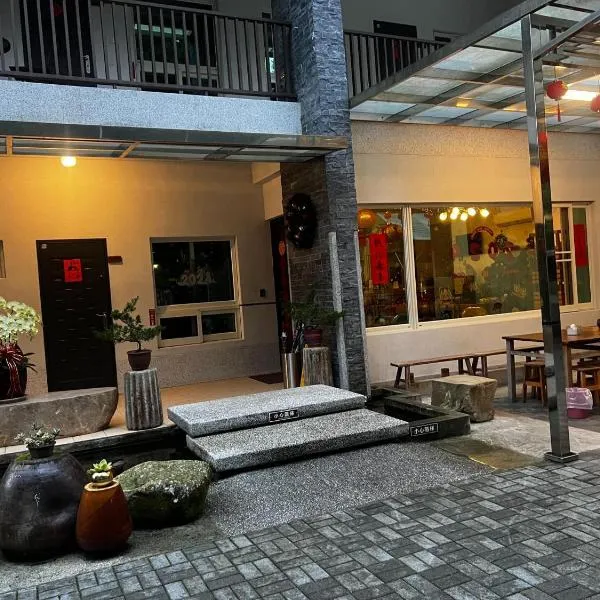 Bi Xuelin, hotell sihtkohas Lugu