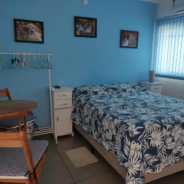 Lindo quarto c/ banheiro privativo, hotel in Jaú