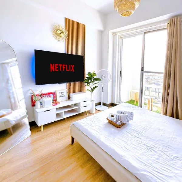 Zinnia Towers 1BR Condo with PS4 Karaoke Netflix & Swimming Pool, hotel in Manila