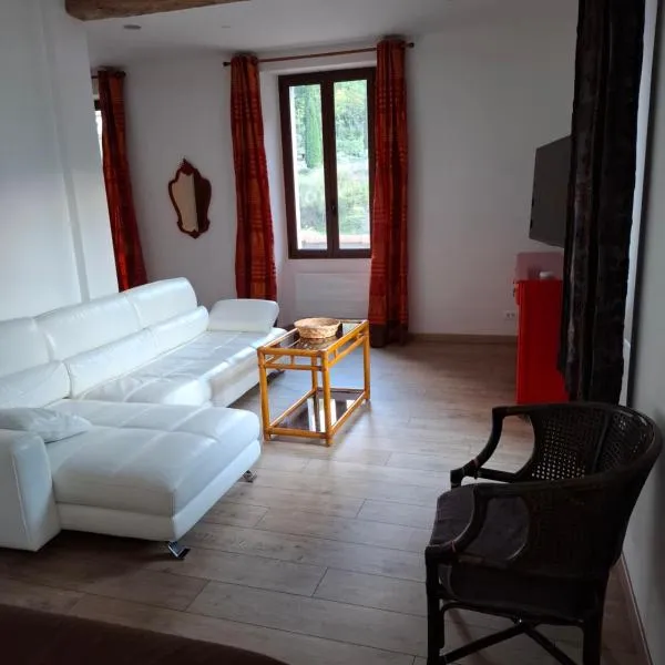 Appart au Pied du Mercantour, hotel em Fontan