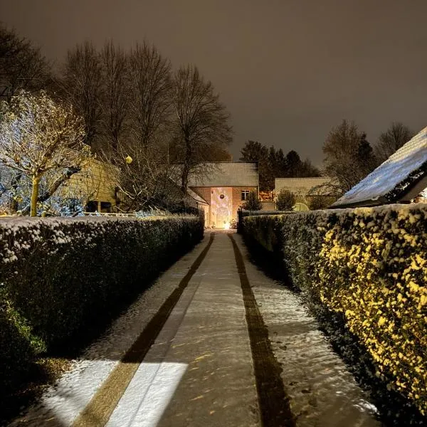 Cosy Studio met Zwembad, hotel v destinaci Beringen