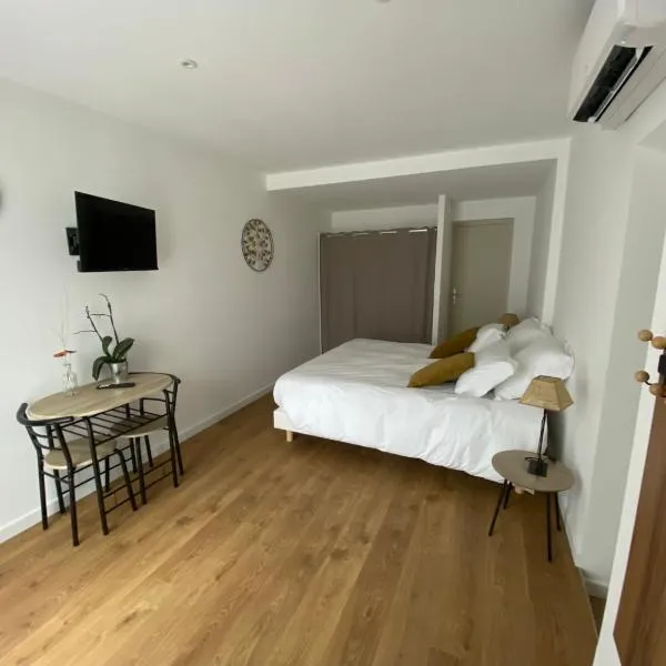 L auvetia studio 150 circuit 24h – hotel w mieście Arnage