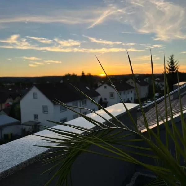 Penthouse mit Panorama-Balkon 3 Schlafzimmer bis 7 Gäste, Hotel in Villingen-Schwenningen