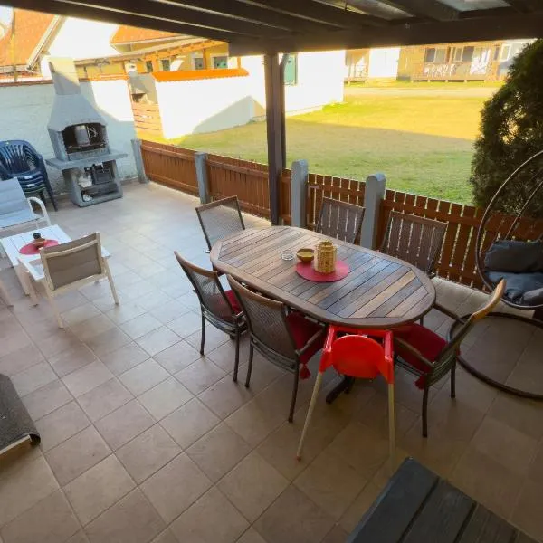 La Hiška Čatež with Thermal Riviera Tickets, hotel v destinaci Čatež ob Savi