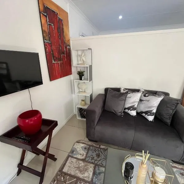 A cozy cottage in Bryanston, ξενοδοχείο σε Sandton