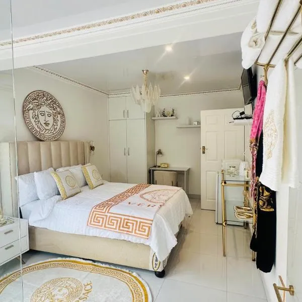 Fela in Versace House, hotel v destinaci Gqeberha
