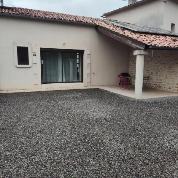 petit gite lumineux et chaleureux, hotel v destinaci Montguyon
