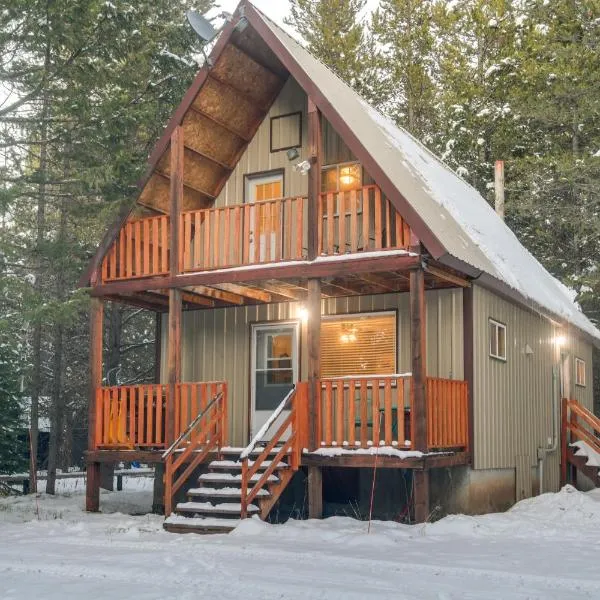 Family Cabin with Fire Pit - 25 Miles to Yellowstone, hotel v destinaci Island Park