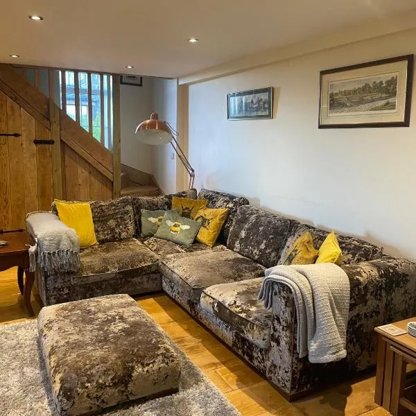 Meagill Cottage a Cozy retreat with hot tub, hotel in Otley
