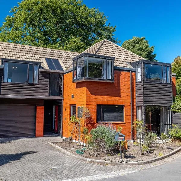 Fendalton Rose Garden Retreat Holiday Home、クライストチャーチのホテル