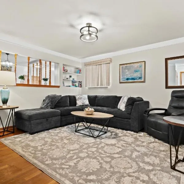 Charming Home Near Target and Parks 2 Bathrooms: Dearborn Heights şehrinde bir otel