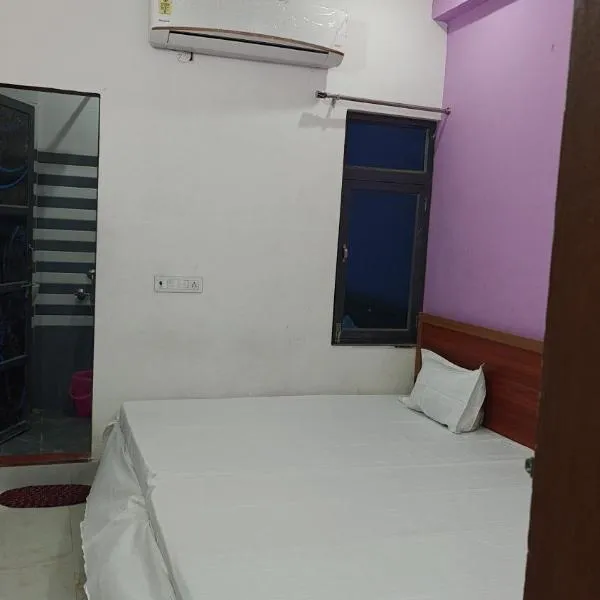 Shri Krishnam Guest House Near Khatu Mandir, hotel v destinaci Khātu