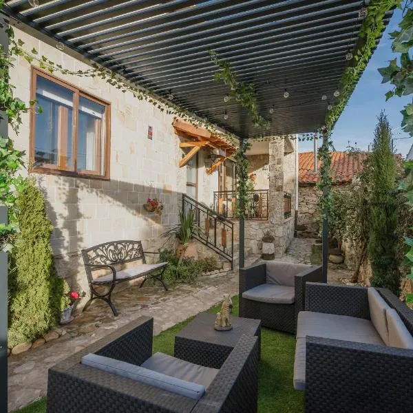 El Cedro, hotel Abejarban