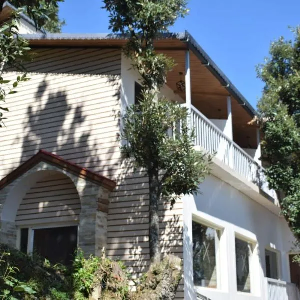 Treecasa Resort, hotel em Sunāri