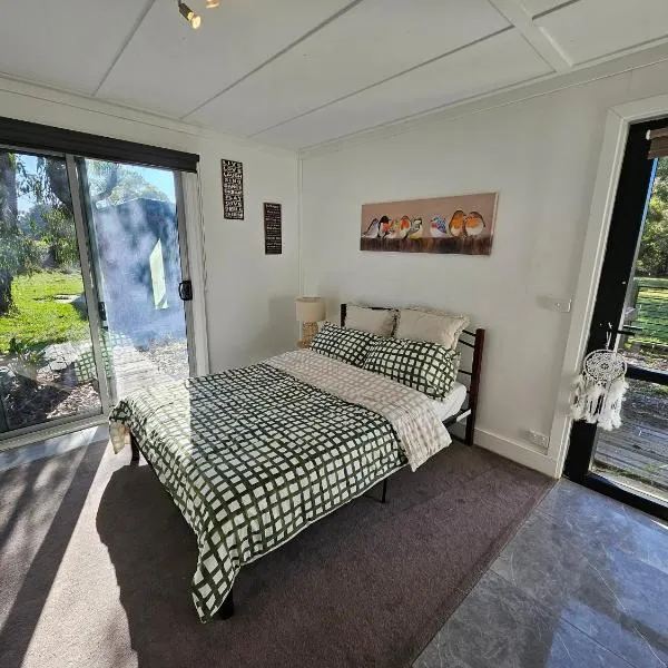 Quiet Cabin in the forest-Pearcedale, hotel v destinaci Pearcedale