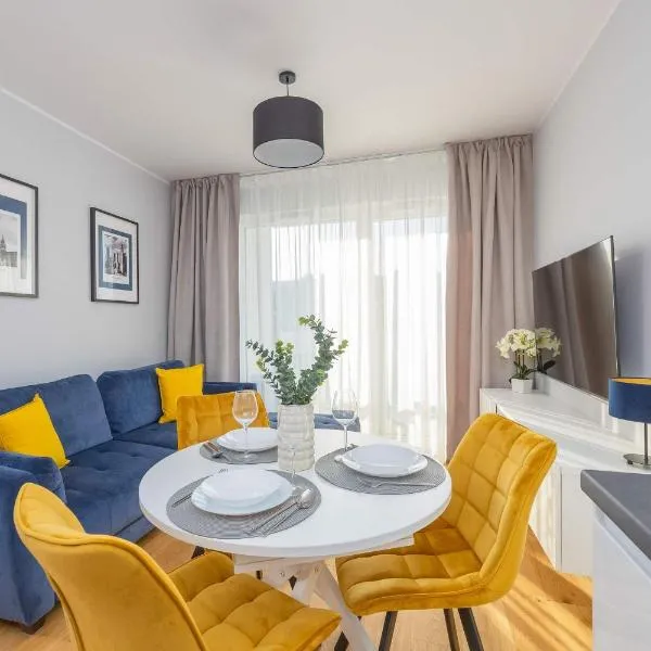 Elegant Apartment in Warsaw with Parking and Desk for Remote Work by Noclegi Renters, מלון בורשה