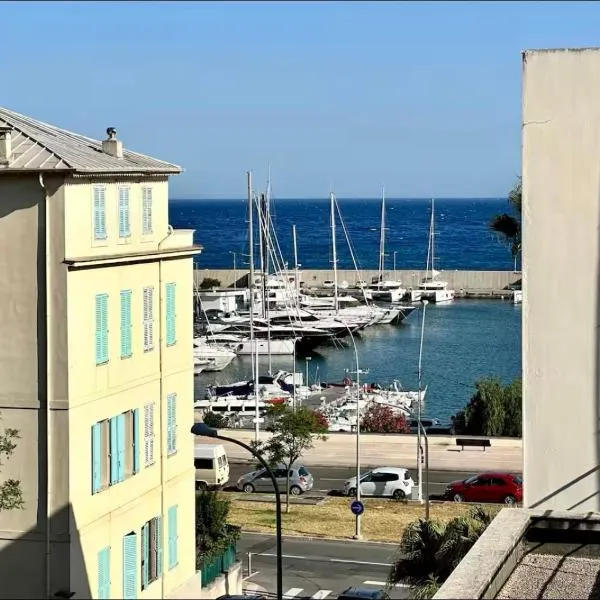 E2C2 - 3pièces vue mer avec piscine & parking, hotel em Menton