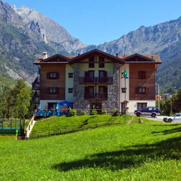 Casa Corti Ostello Ristorante, hotel in Valbondione